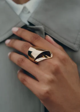 Bague drapée Éole, plaquée or 24 carats