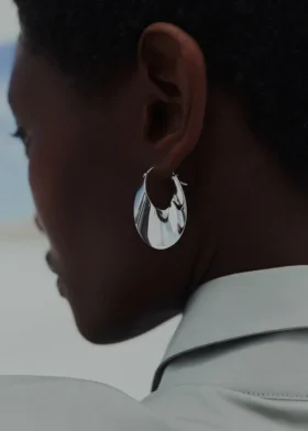 Boucles d’oreilles créoles fines Éole, édition en laiton plaqué rhodium