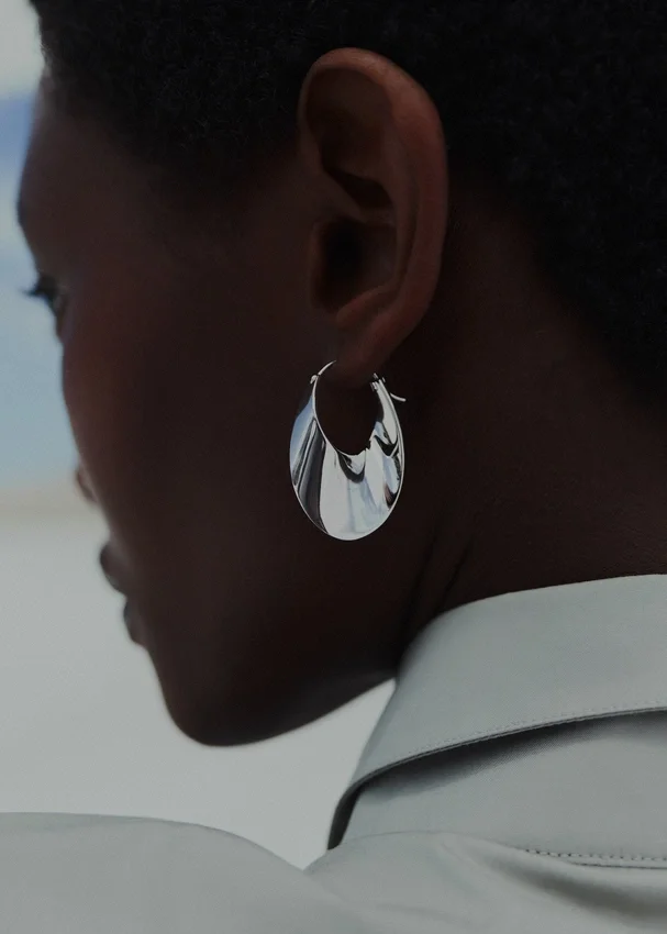 Boucles d’oreilles créoles fines Éole, édition en laiton plaqué rhodium