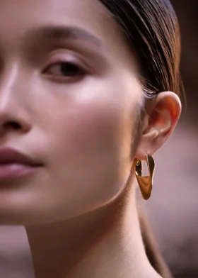 Boucles d’oreilles créoles fines Éole, édition plaquée or 24 carats