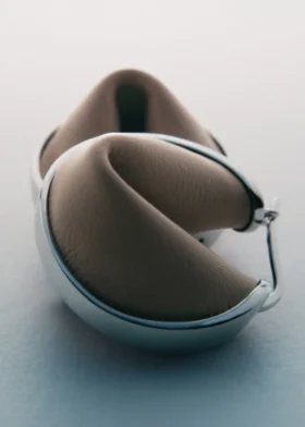 Boucles d’oreilles créoles Ormé, édition argent rhodié avec cuir taupe