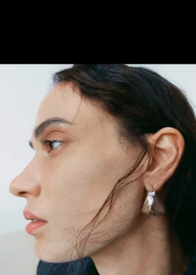 Boucles d’oreilles créoles Ormé, édition argent rhodié avec cuir taupe