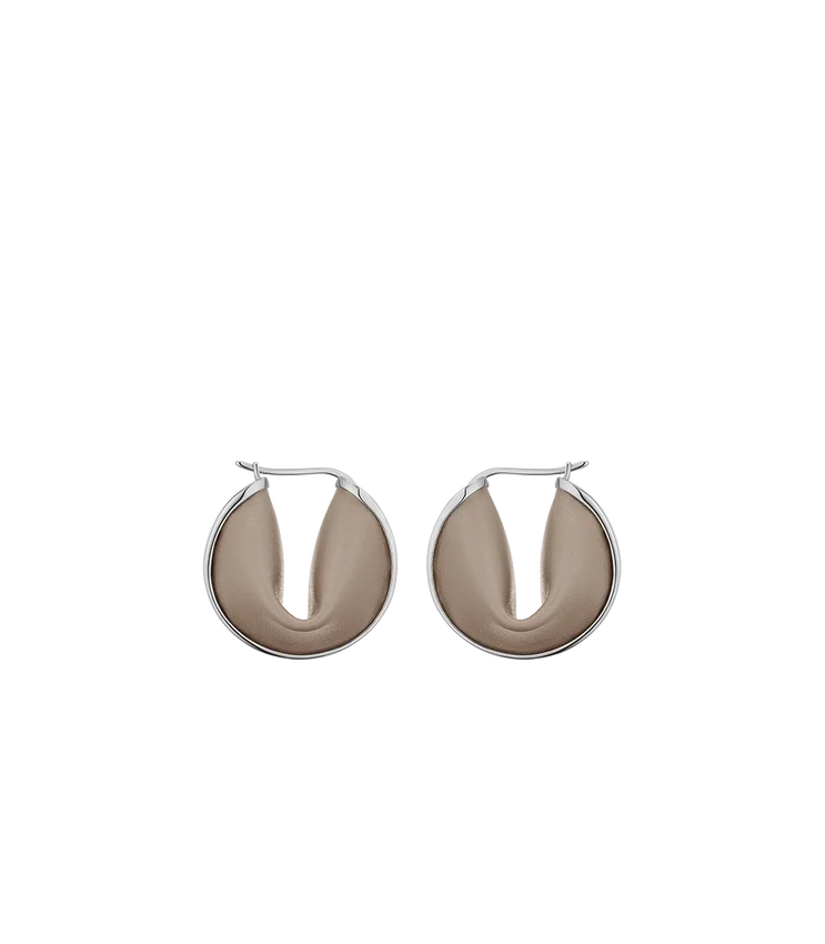 Boucles d’oreilles créoles Ormé, édition argent rhodié avec cuir taupe