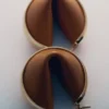Boucles d’oreilles créoles Ormé, édition plaqué or avec cuir camel