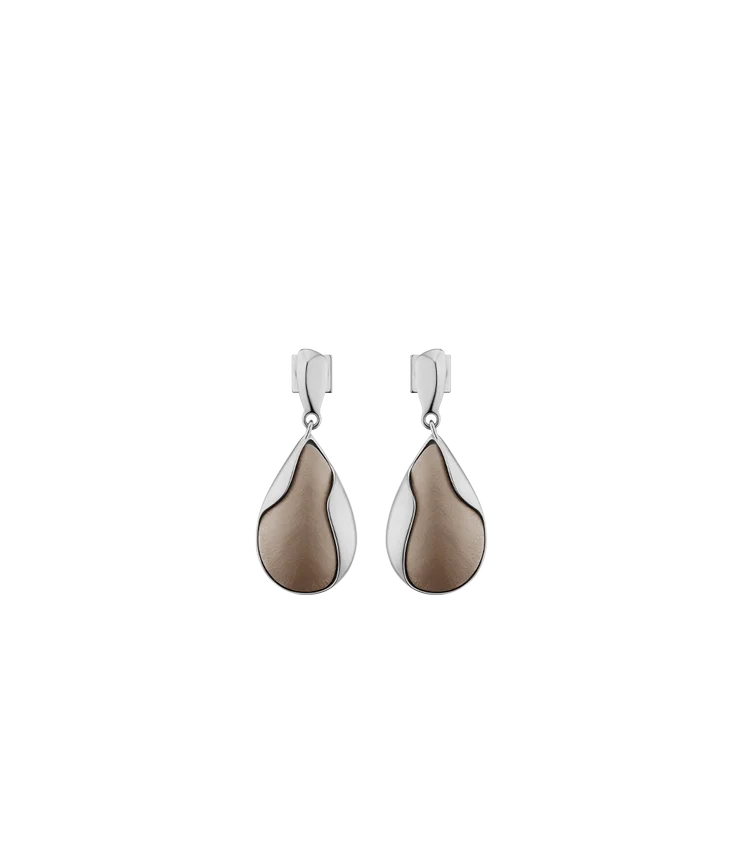 Boucles d’oreilles Ormé, édition argent rhodié avec cuir taupe