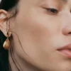 Boucles d’oreilles Ormé, édition plaquée or avec cuir camel