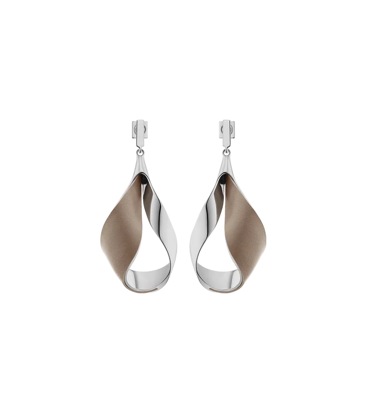 Boucles d’oreilles pendantes Ormé, édition argent rhodié avec cuir taupe
