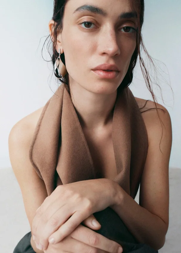 Boucles d’oreilles pendantes Ormé, édition argent rhodié avec cuir taupe