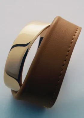 Bracelet Ormé, édition plaquée or avec cuir camel