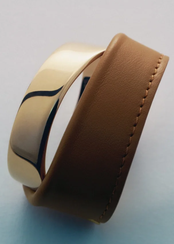 Bracelet Ormé, édition plaquée or avec cuir camel