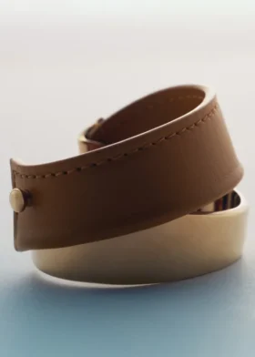 Bracelet Ormé, édition plaquée or avec cuir camel