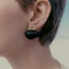 Clous d’oreilles Téré, édition marbre noir