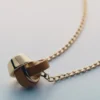 Collier Ormé, édition plaquée or avec cuir camel