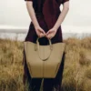 Cyme Tote Édition olive fumé texturé