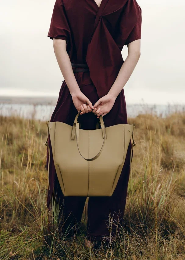 Cyme Tote Édition olive fumé texturé