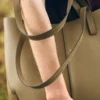 Cyme Tote Édition olive fumé texturé