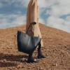 Cyme Tote Edition noir texturé avec surpiqûres écru