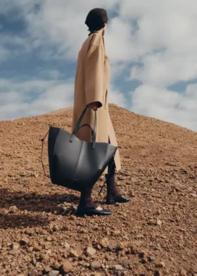 Cyme Tote Edition noir texturé avec surpiqûres écru