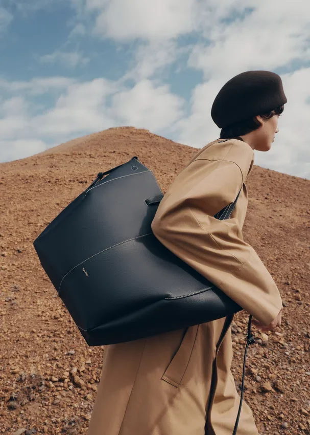 Cyme Tote Edition noir texturé avec surpiqûres écru