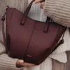 Cyme Tote Nano Édition Cerise noire texturée