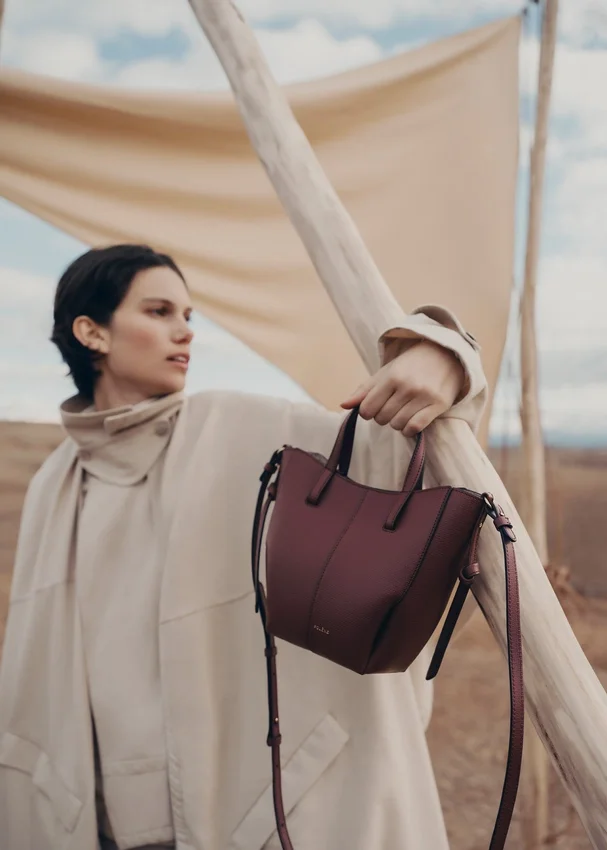 Cyme Tote Nano Édition Cerise noire texturée