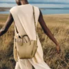 Cyme Tote Nano Édition olive fumé texturé