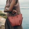 Cyme Tote Nano Edition, terre cuite texturée