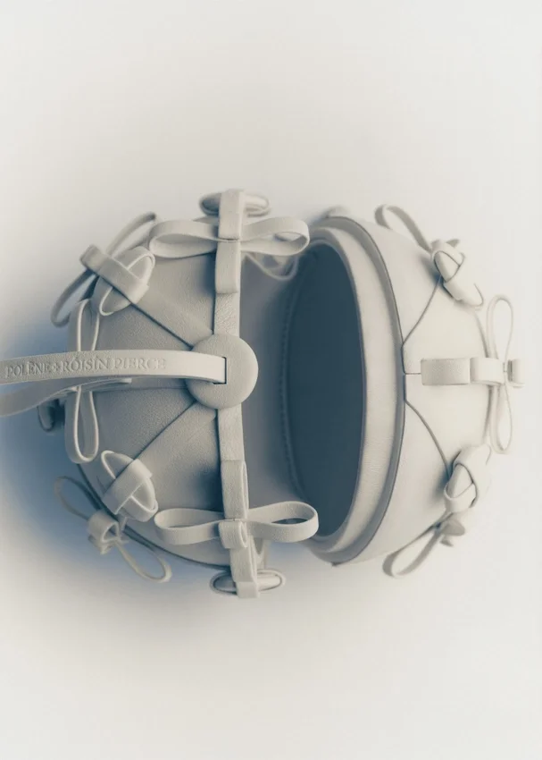 Édition « Button Bow Sphere » Porcelain
