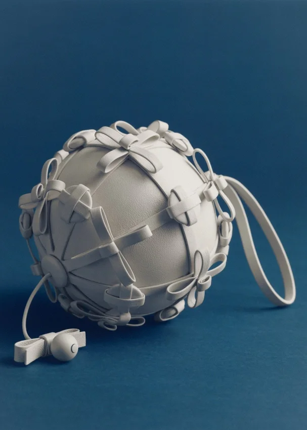 Édition « Button Bow Sphere » Porcelain