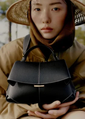 Mokki Mini Edition noir texturé avec surpiqûres écru