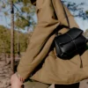 Mokki Mini Edition noir texturé avec surpiqûres écru