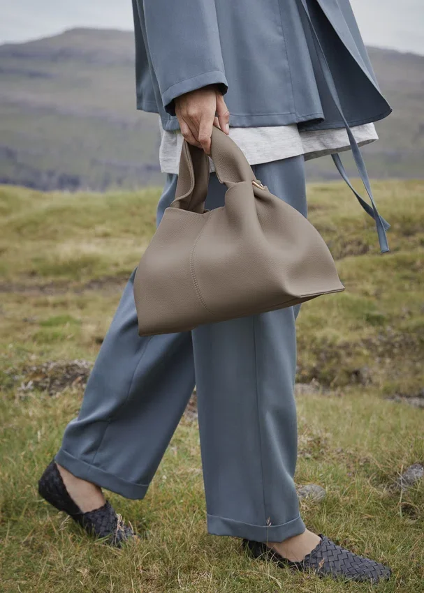 Numéro Neuf, édition « Textured Taupe »
