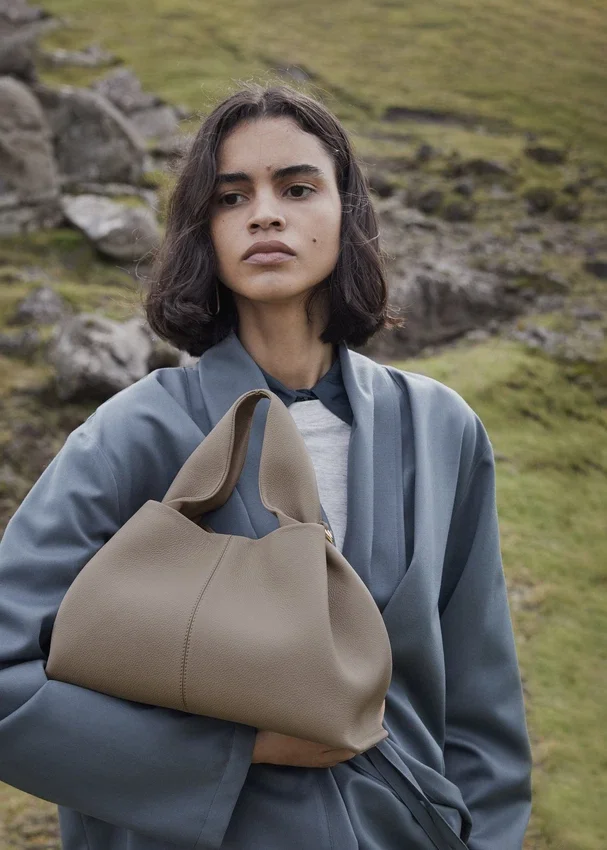 Numéro Neuf, édition « Textured Taupe »