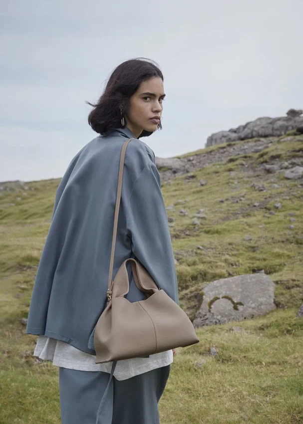 Numéro Neuf, édition « Textured Taupe »