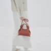 Numéro Neuf Mini Edition, argile rouge texturée