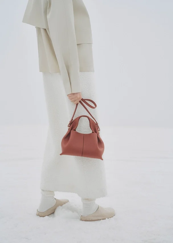 Numéro Neuf Mini Edition, argile rouge texturée