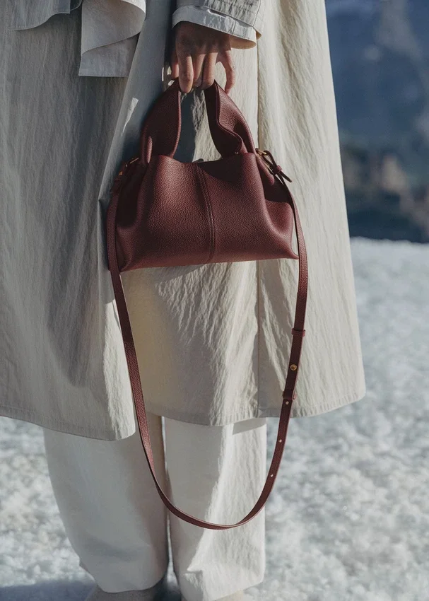 Numéro Neuf Mini Edition, cerise noire texturée