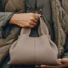 Numéro Neuf Mini Edition, taupe texturé