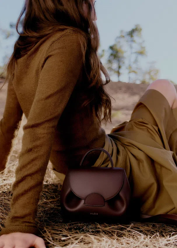 Numéro Un Édition Nano bordeaux texturé